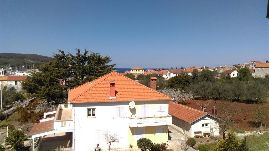Apartments Lena Sutomiscica Екстер'єр фото